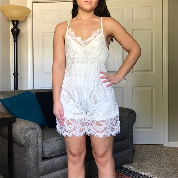 ❗️FREE❗️Boho Ivory Lace Romper - Picture 2 of 7